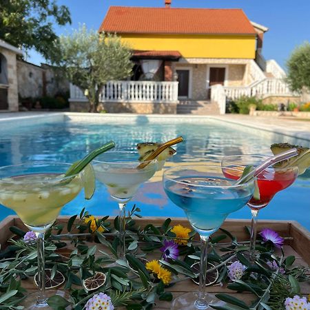 Holiday Home Iva With Pool Sukošan Exteriér fotografie