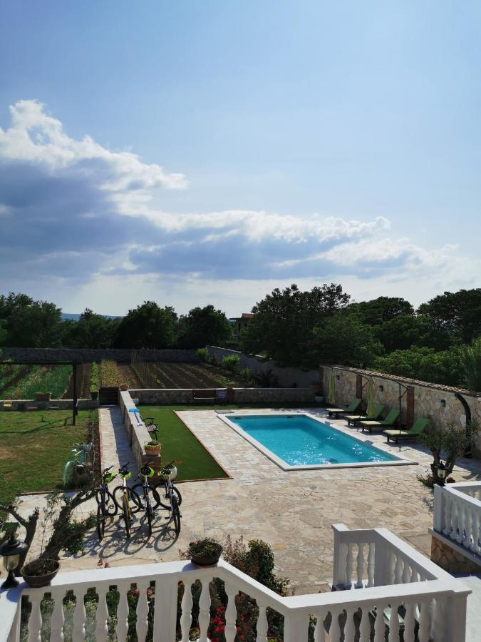 Holiday Home Iva With Pool Sukošan Exteriér fotografie