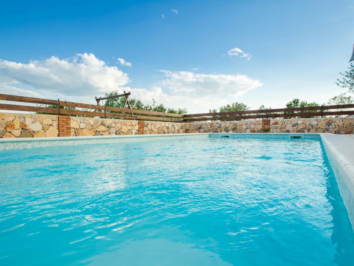 Holiday Home Iva With Pool Sukošan Exteriér fotografie