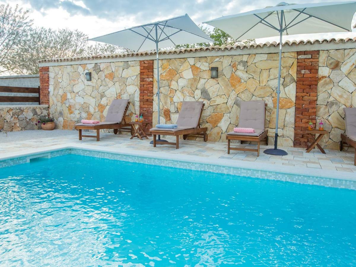 Holiday Home Iva With Pool Sukošan Exteriér fotografie