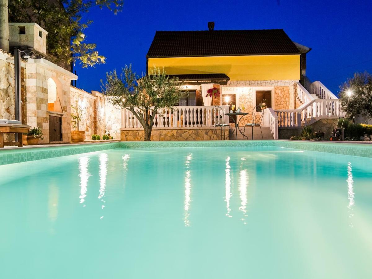 Holiday Home Iva With Pool Sukošan Exteriér fotografie
